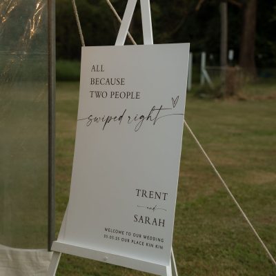 Easel – White Timber